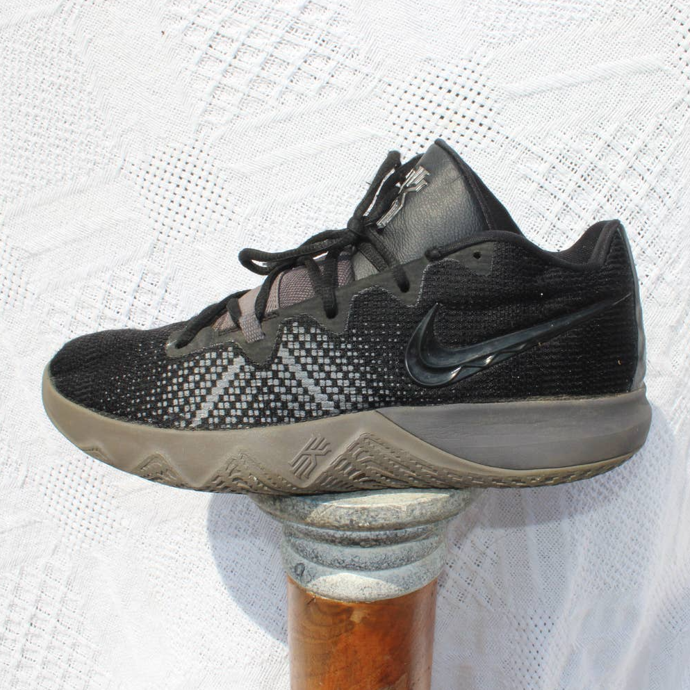 Nike Kyrie Flytrap Black Gunsmoke Size 10 2018 Release